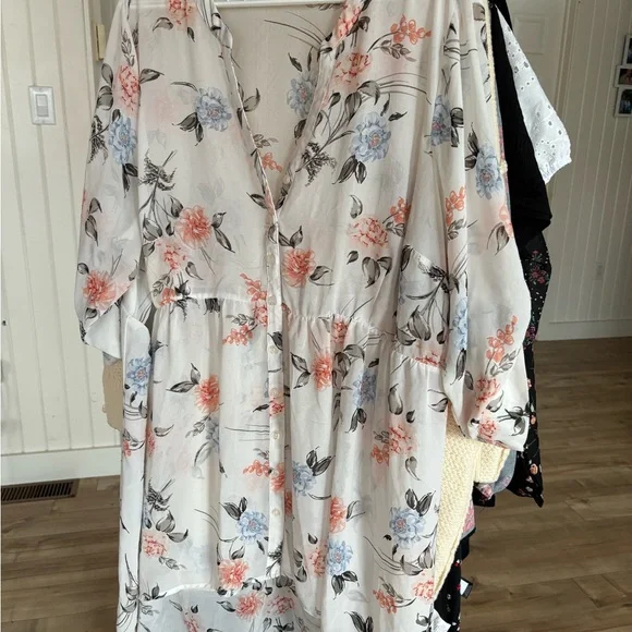 3X Shear torrid Floral Button-Front Blouse - Picture 3 of 5